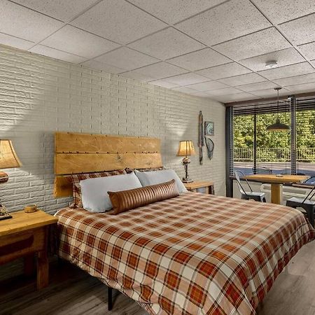 Stonegate Lodge King Bed, Wifi, 50In Roku Tv, Salt Water Pool Room #108 Eureka Springs Exterior photo